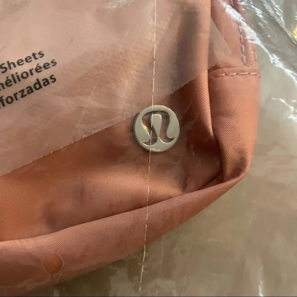 Lululemon Everywhere Belt Bag NWT - Picture 8 of 10